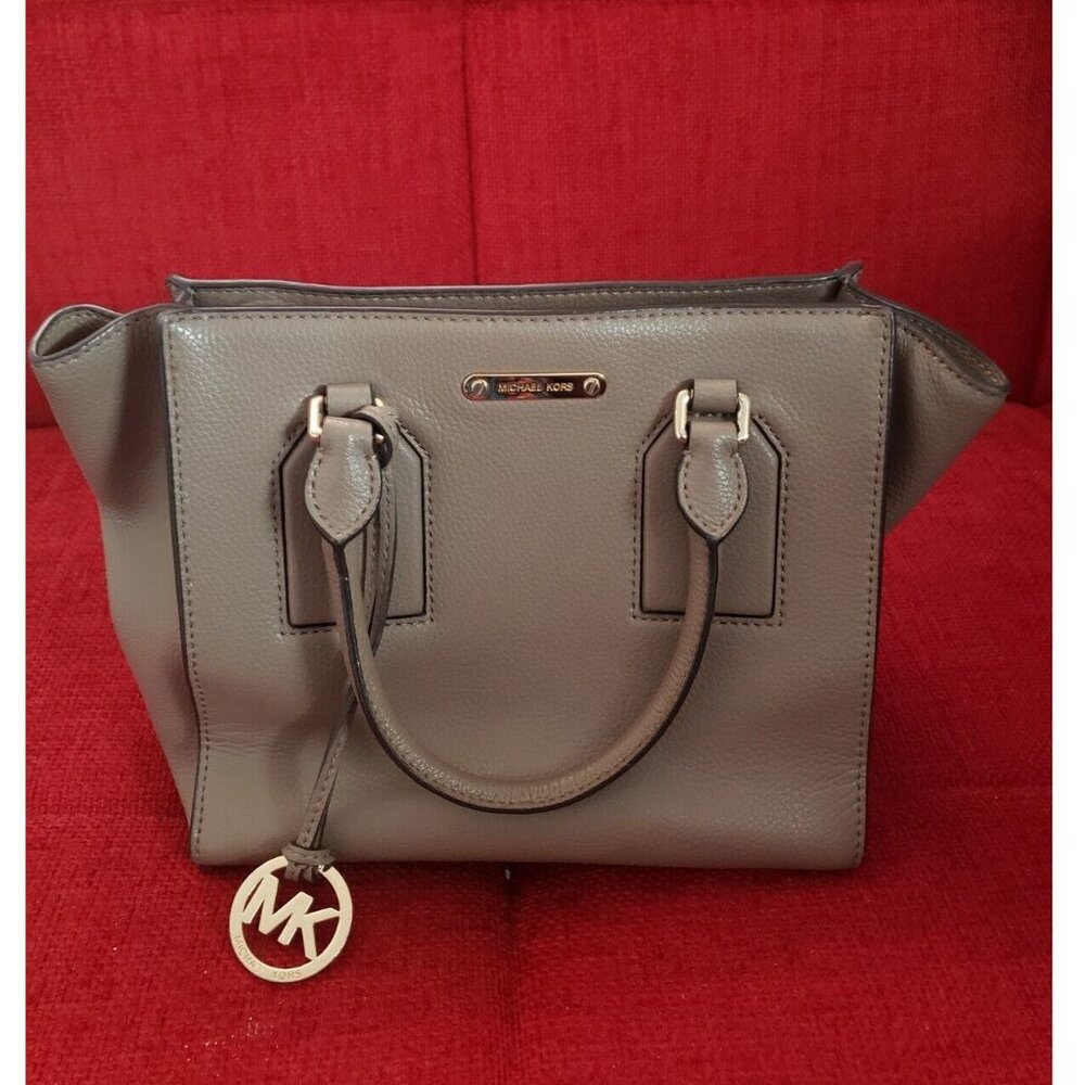 Michael Kors Ballet Pebbled Leather Selby MD Zip Messenger Satchel Purse